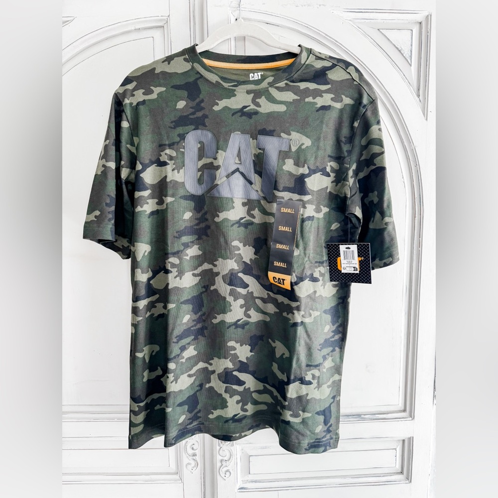 CAT Caterpillar Camo Logo Graphic T-Shirt NWT Men’s Small